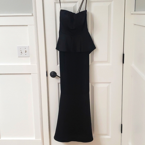 Vera Wang Dresses & Skirts - Vera Wang Black Strapless Dress Size 0